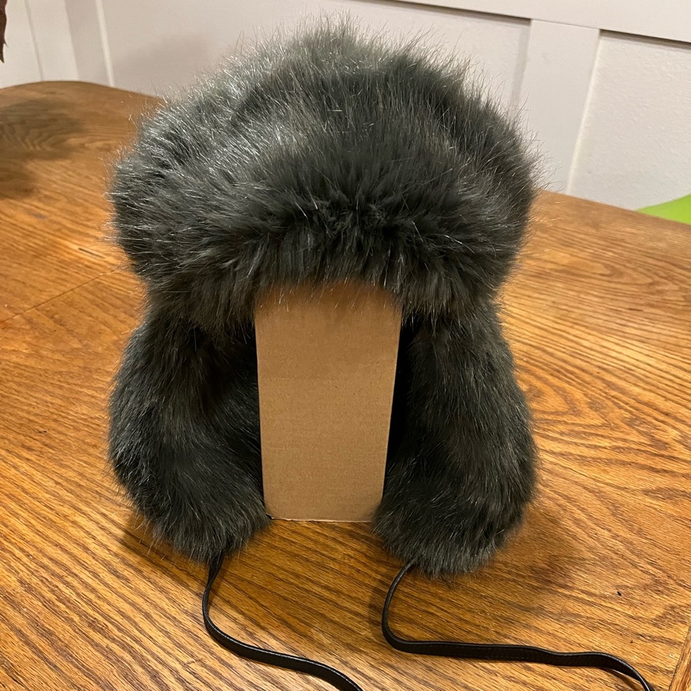 Banana Republic furry trap hat